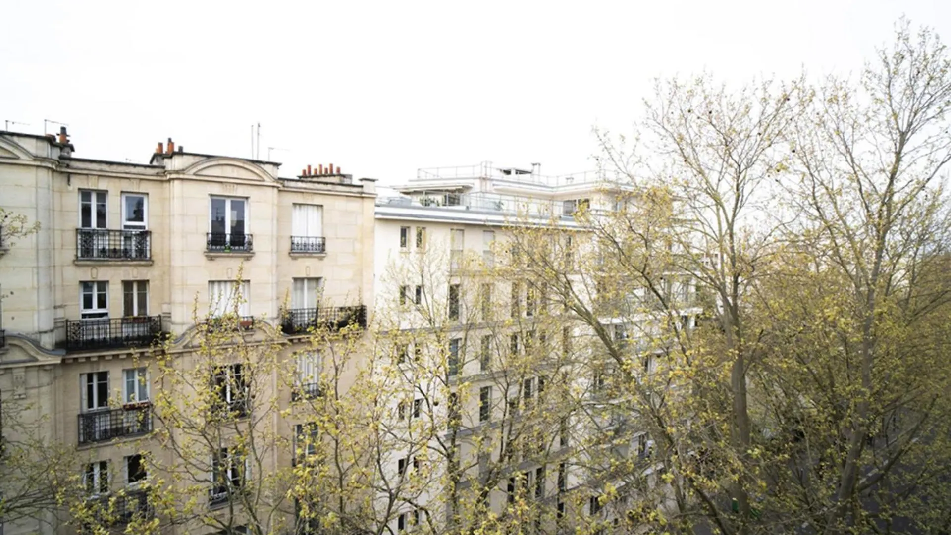Near Buttes Chaumont Lägenhet